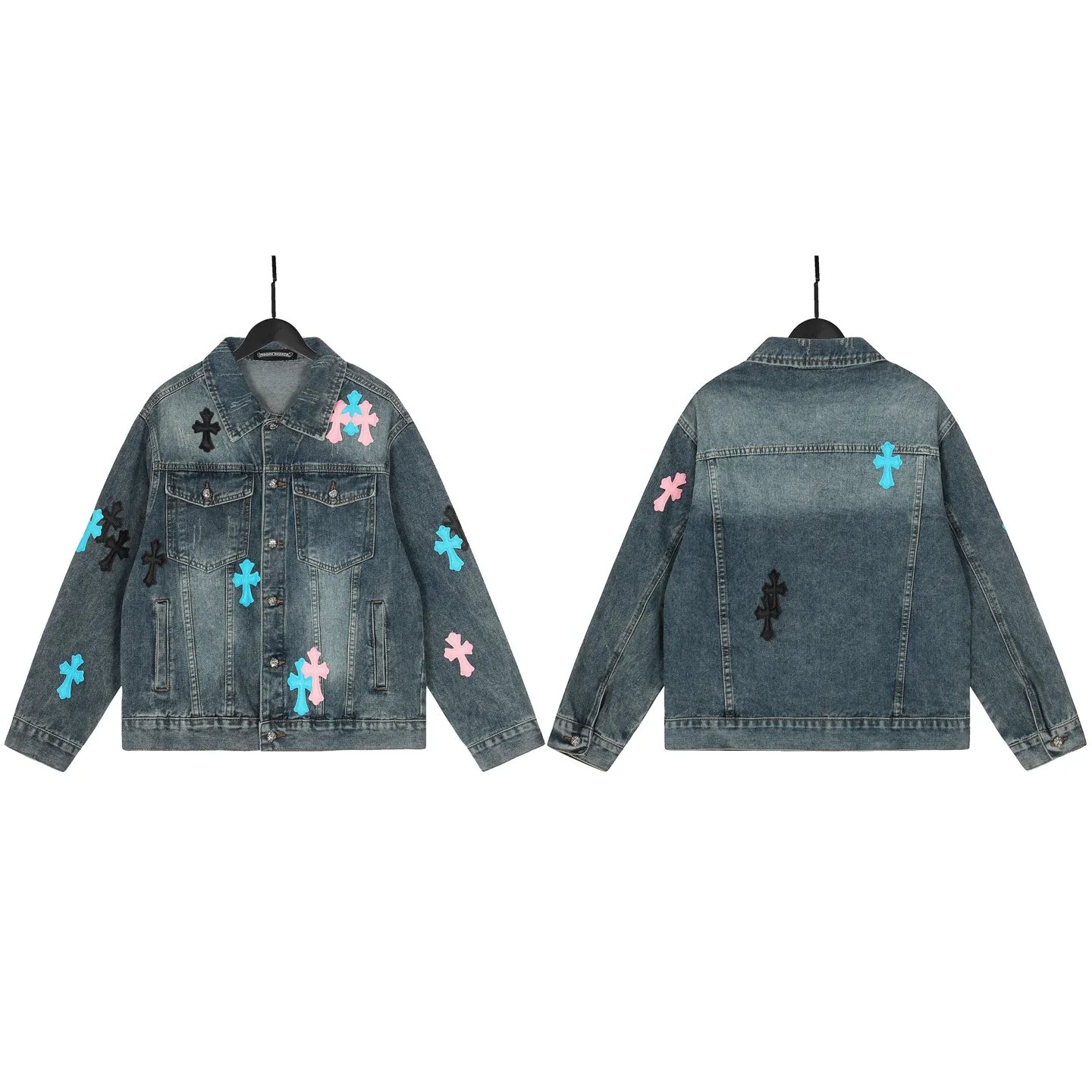 P270 💰 Chrome Hearts Chrome Hearts leather cross patch color leather embroidered shirt denim jacket OS version can be worn by both men and women! The fabric is made of twill gauze cotton fabric! The texture is clear and smooth, not easy to wrinkle or fade! The embroidery process is complex and repetitive. There are more than 20 leather labels. It takes 6 repeated embroidery steps to complete the back body. The requirements for the embroidery machine are very strict, and the distance is 45 cm! It won’t work if the spacing is too big, and it won’t work if it’s too small! We make clothes with care, and every detail must be restored one to one! The hardware is all carved and cast, and they are all genuine from the original factory! This piece of clothing consumes a lot of material, with more than 3 meters of material used for one piece of clothing! After the garment is made, it needs to be fixed at high temperature, washed at a water temperature of more than 70 degrees, and softened by adding softener to make the upper body softer and smoother! There is a flap on the sleeve that can be stored into short sleeves! Adapt it to that understanding Color: Blue Size: S-M-L-XL